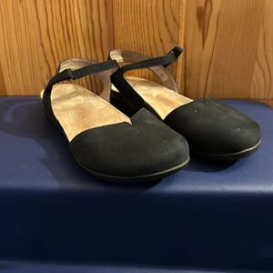 Dansko Rowan - Black Suede - lightly used.